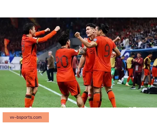 中国男足青岛主场2-1力克印度尼西亚 拜合拉木张玉宁建功迎18强赛首胜