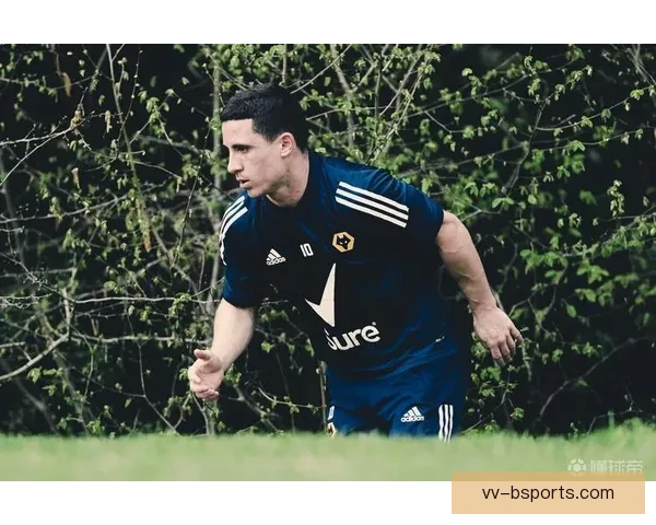 巴黎圣日耳曼宣布金彭贝伤愈复出正式回归合练并准备迎接新赛季挑战