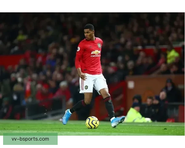 曼联确认拉什福德因违纪遭队内禁赛引发球迷热议与更衣室纪律讨论